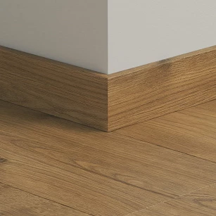 Плинтус ПВХ прямой для LVT Pergo PGVSK40222 Дуб Коттеджный натуральный 2400х12х58 в интерьере