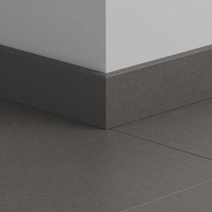 Плинтус ПВХ прямой для LVT Pergo PGVSK40143 Минерал современный черный 2400х12х58 в интерьере