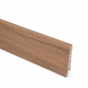 Плинтус шпонированный Lab Arte Oak Prima 70х15х2500 в интерьере