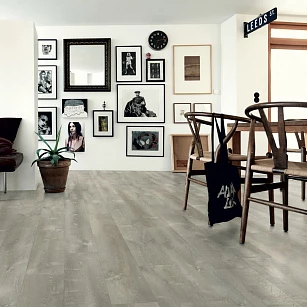 Плитка ПВХ Pergo Modern Plank Glue V3231-40084 Дуб Речной серый 1515*217*2,5 (3,616) в интерьере