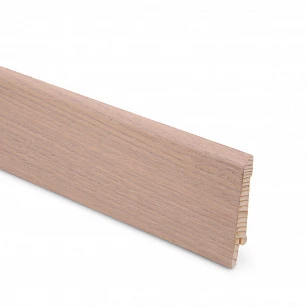 Плинтус шпонированный Lab Arte Oak Arktik 70х15х2500 в интерьере